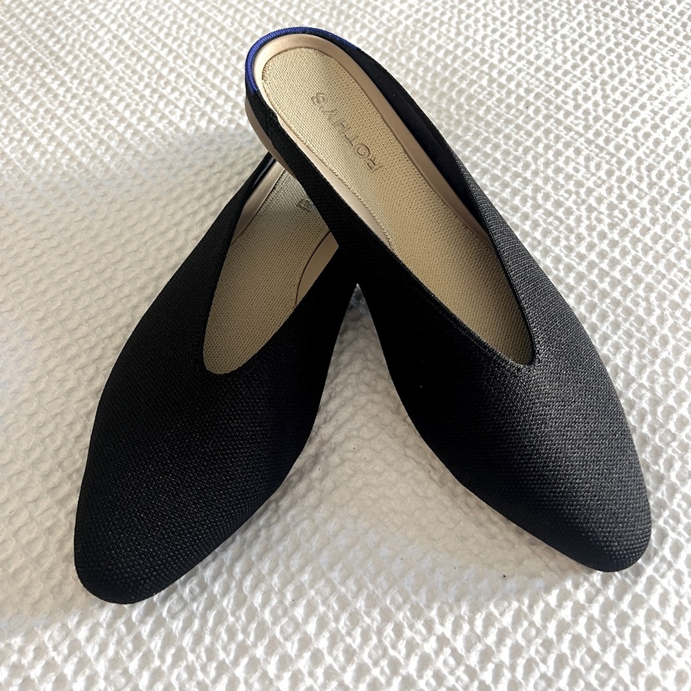 Never worn Rothy’s Almond Demi 9.5